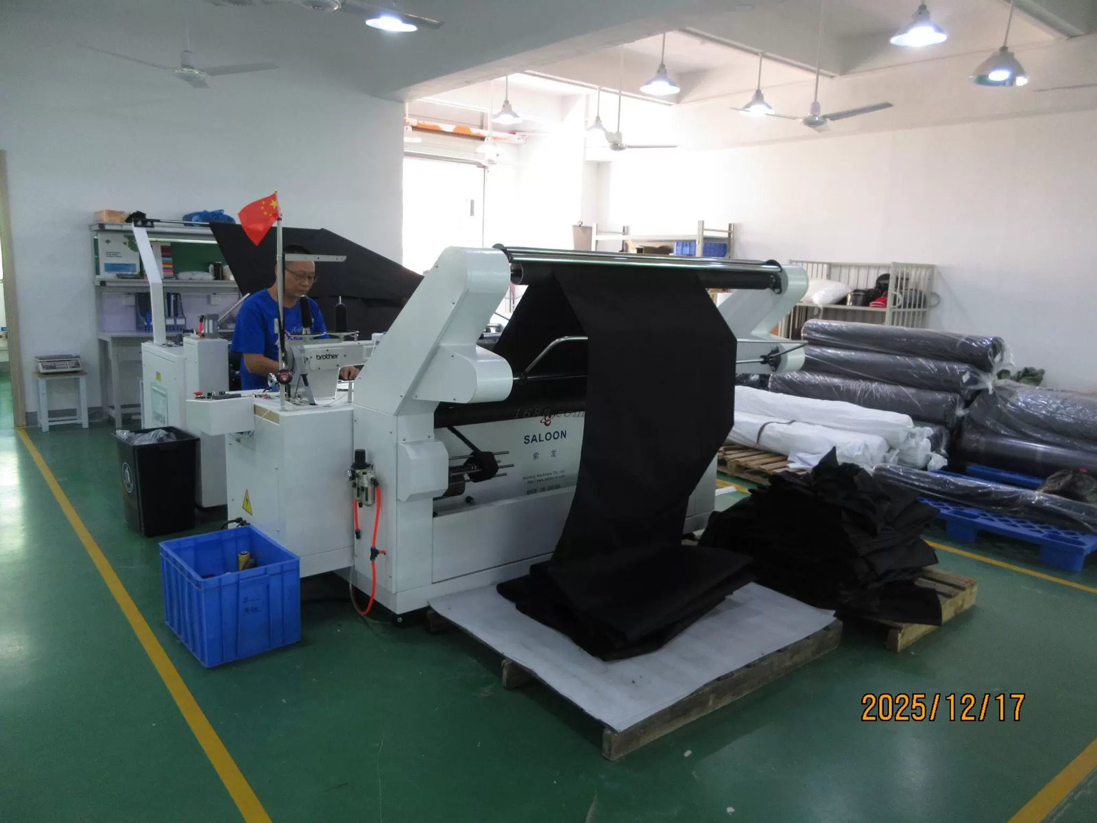 Automated fabric cutting machine